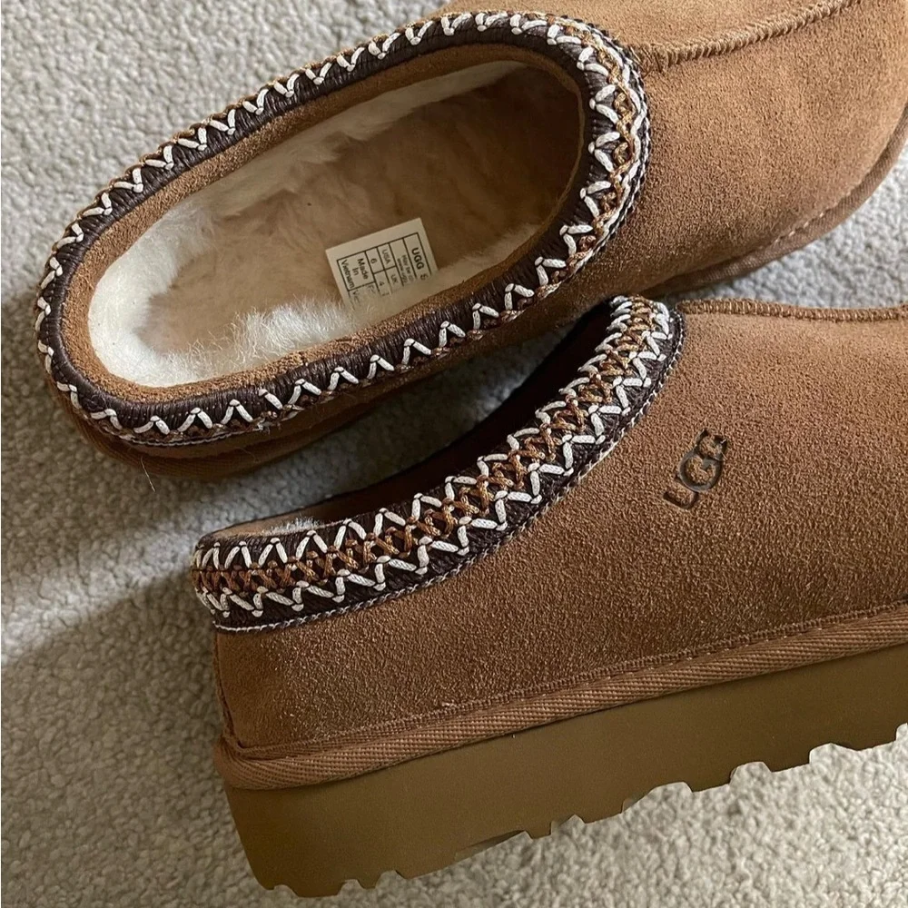 LAST CHANCE | NWT UGG Tasman in Chestnut/Brown Sheepskin Slippers - Picture 1 of 7